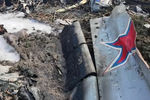 Обломки на месте крушения опытного образца военно-транспортного самолета Ил-112В в Подмосковье, 17 августа 2021 года