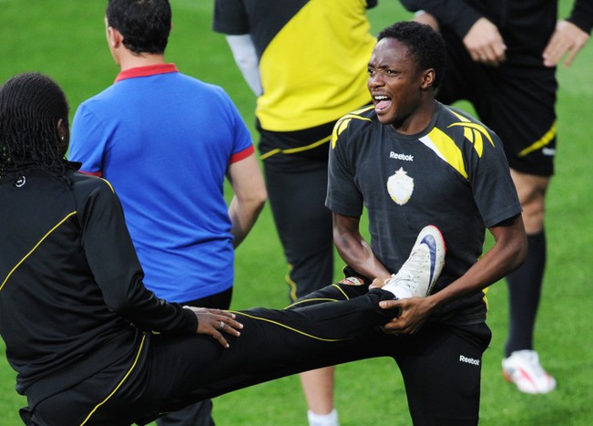 Секу Олисе и Ахмедо Муса (справа)