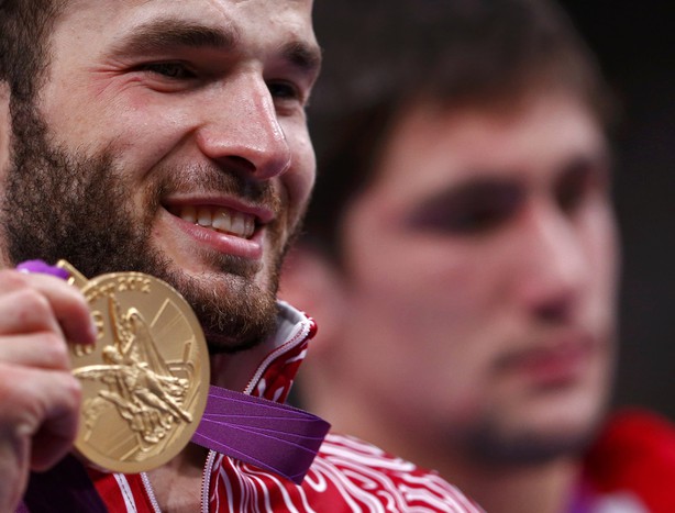 Джамал Отарсултанов с&nbsp;наградой