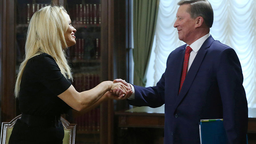 Памела Андерсон и глава администрации президента РФ Сергей Иванов 