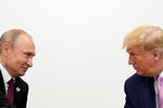 Президент России Владимир Путин и президент США Дональд Трамп во время встречи на полях саммита G20 в Осаке, 28 июня 2019 года