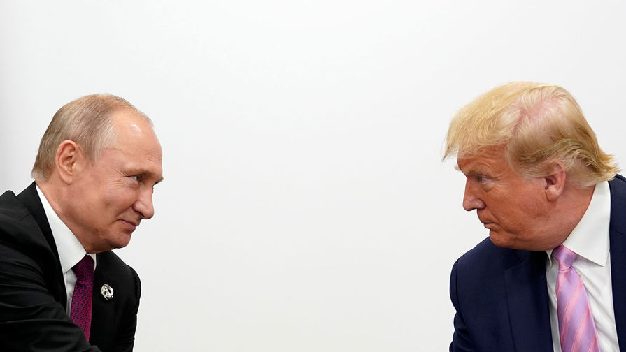Президент России Владимир Путин и президент США Дональд Трамп во время встречи на полях саммита G20 в Осаке, 28 июня 2019 года