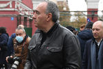 Продюсер Александр Роднянский во время церемонии прощания с&nbsp;народной артисткой РСФСР Ириной Скобцевой на&nbsp;Новодевичьем кладбище в&nbsp;Москве, 22 октября 2020 года