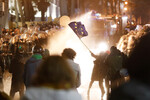 Во время акции протеста против закона об иностранных агентах возле здания парламента в Грузии, Тбилиси, 7 марта 2023 года