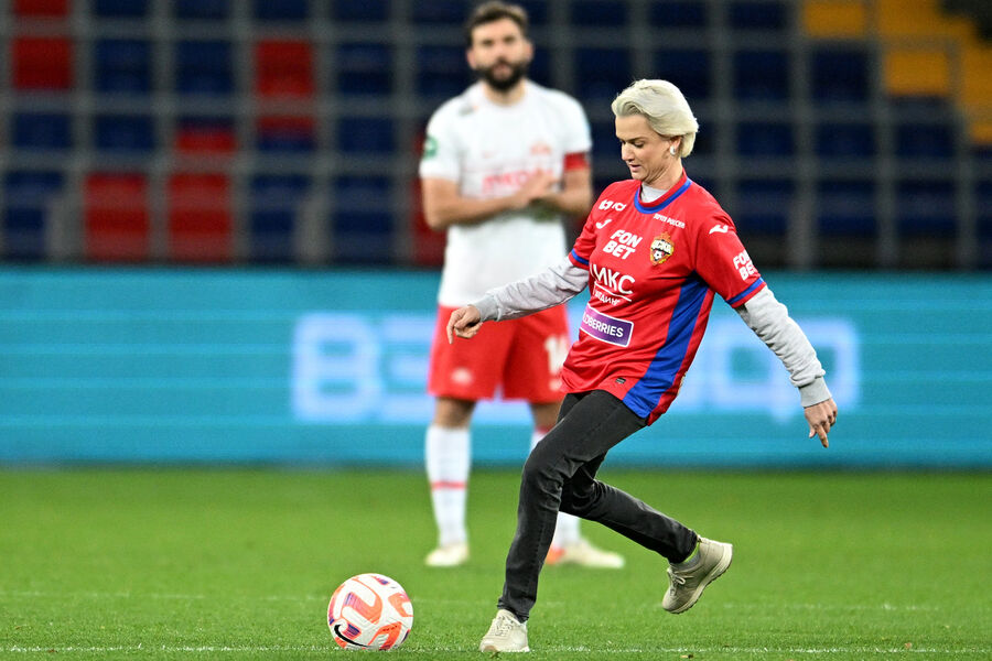 Светлана Хоркина перед&nbsp;началом матча 13-го тура чемпионата России по&nbsp;футболу среди клубов Премьер-лиги сезона 2022/2023 между&nbsp;ПФК ЦСКА и ФК &laquo;Спартак&raquo;, 2022&nbsp;год