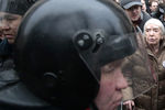 Глава Московской Хельсинкской группы Людмила Алексеева у здания Замоскворецкого суда Москвы, где ожидается вынесение приговора по «болотному делу», 2014 год