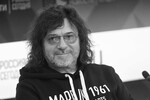 <b>Александр Шевченко (22 июля 1961 — 26 декабря 2022)</b> — советский и российский эстрадный певец, продюсер, музыкант, композитор. Автор песен для известных российских исполнителей, в том числе Ирины Аллегровой («Без вины виновата я»), Алсу («Зимний сон», «Глаза в глаза»), Жасмин («Прыгала через огонь»). С 1989 по 1991 год музыкант был солистом группы «Зодчие». В 1997 году выпустил альбом «Будет все, как ты захочешь» с группой «Дежа-вю»