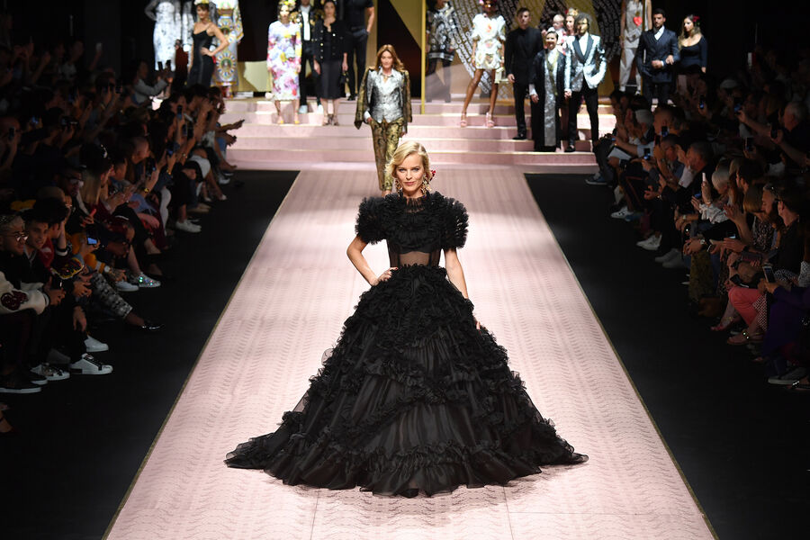 Ева Герцигова на&nbsp;показе коллекции Dolce & Gabbana в&nbsp;Милане, 2018&nbsp;год
