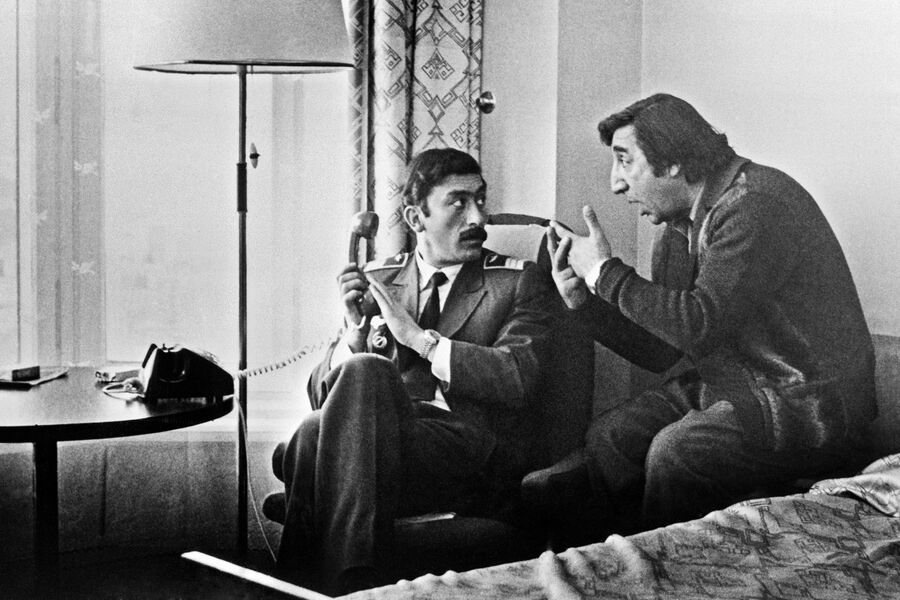 Вахтанг Кикабидзе и Фрунзик Мкртчян в&nbsp;комедии режиссера Георгия Данелия &laquo;Мимино&raquo;, 1979&nbsp;год