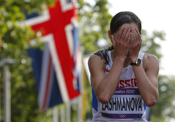 Лашманова не может поверить в случившеея - она стала олимпийской чемпионкой