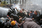 Во время протестов в Тбилиси, 18 ноября 2019 года