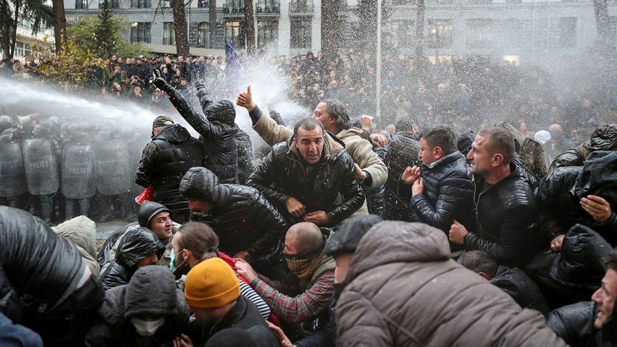 Во время протестов в&nbsp;Тбилиси, 18 ноября 2019 года