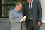 Президент России Владимир Путин и его помощник Сергей Приходько, 2006 год