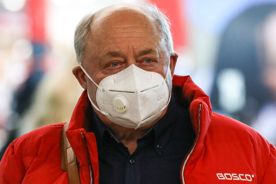 Тренер по&nbsp;фигурному катанию Алексей Мишин в&nbsp;международном аэропорту Шереметьево, 20&nbsp;марта 2020&nbsp;года