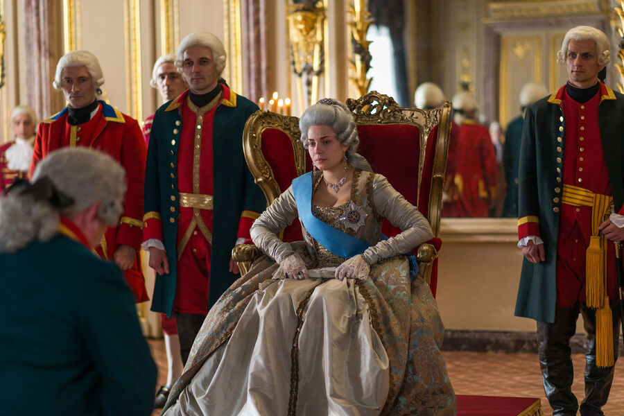 <b>Юлия Снигирь, сериал «Великая» (2015 &mdash; 2023)</b>
<br><br>
По&nbsp;признанию актрисы Юлии Снигирь, во время подготовки к&nbsp;роли она читала воспоминания Дашковой о&nbsp;Екатерине II и мемуары самой императрицы. «Для меня главной ее движущей силой была амбициозность. Она приехала и сразу поняла, что хочет быть здесь, хочет эту страну, она влюбилась в&nbsp;Россию. Понимала, что она может здесь что-то сделать», &mdash; говорила Снигирь «Газете.Ru». Кстати, Елизавету Петровну в&nbsp;сериала сыграла Наталья Суркова &mdash; Екатерина II из&nbsp;«Фаворита».
