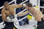 Боксер Рой Джонс-младший и британец Энцо Маккаринелли 