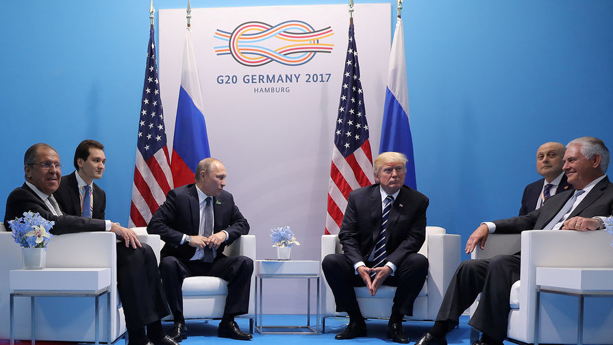 Владимир Путин и Дональд Трамп во время встречи на саммите G20 в Гамбурге