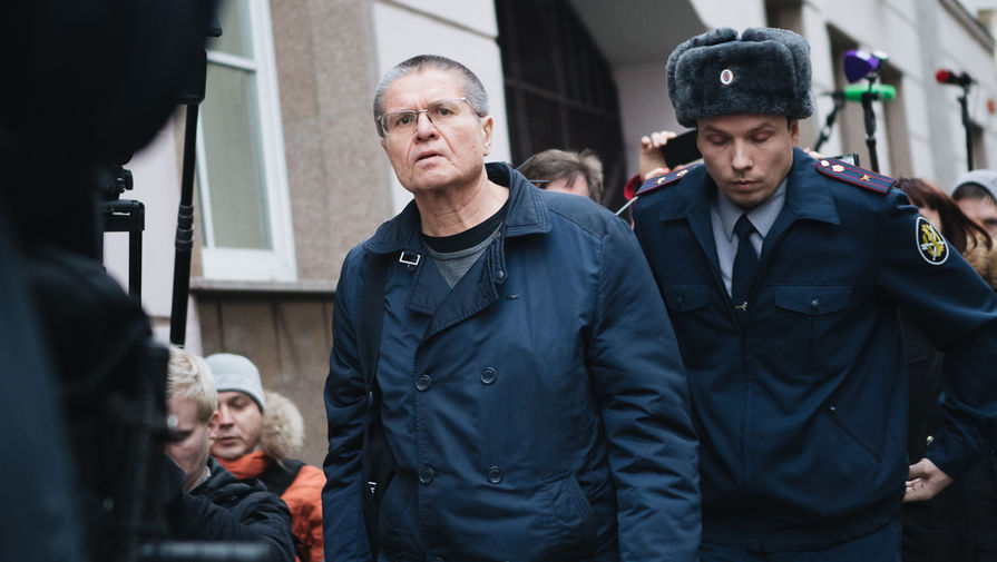 Бывший министр экономического развития России Алексей Улюкаев перед&nbsp;заседанием Замоскворецкого суда Москвы, 15&nbsp;декабря 2017&nbsp;года