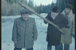 <b>«Джентльмены удачи» (1971, реж. А. Серый)</b>
<br><Br>
Как написал Андрей Леонов в «Письме отцу», знаменитое «р-р-р-р!» в «Джентльменах удачи» появилось с детских утренников, которые Леонов-старший устраивал 31 декабря для сына и его друзей.
<br><Br>
«Вспоминая детство, я всякий раз ловлю себя на мысли, как же мне повезло: у меня был добрый и любящий отец. Про любовь можно красиво говорить, а можно проявлять любовь делом. Ты никогда не декларировал «я люблю тебя», ты просто на самом деле любил». (Андрей Леонов, «Письмо отцу»)
