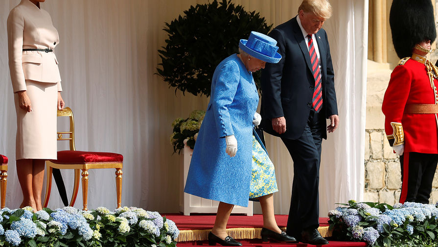 Королева Великобритании Елизавета II и президент США Дональд Трамп во время встречи в Виндзорском замке, 13 июля 2018 года