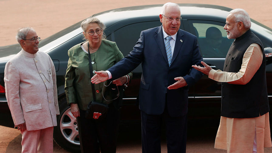 Премьер-министр Индии Нарендра Моди (слева), жена президента Израиля Нехама Ривлин, президент Израиля Реувен Ривлин и бывший президент Индии Пранаб Кумар Мукерджи, 2016 год