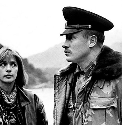 Вера Глаголева и Виктор Проскурин в&nbsp;фильме &laquo;Выйти замуж за&nbsp;капитана&raquo; (1985)