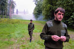 Герой Вдовиченкова в сериале <b>«Звездочет» (2004)</b> — молодой аферист Сергей Чумаков, живущий по чужим документам в Праге вместе с девушкой Леной. Когда Чумаков пытается продать поддельное яйцо Фаберже, к нему в руки случайно попадает дорогая ручка. Она оказывается контейнером со сверхсекретной информацией, которая вовлекает героя в противостояние спецслужб разных стран.