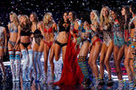 Модели на Victoria’s Secret Fashion Show 2017