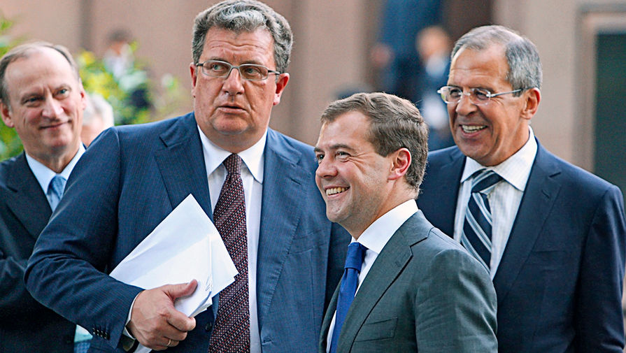 27&nbsp;августа 2008. Секретарь Совбеза России Николай Патрушев, помощник президента России Сергей Приходько, президент России Дмитрий Медведев и министр иностранных дел России Сергей Лавров (слева направо) в&nbsp;загородной резиденции президента Таджикистана &laquo;Варзоб&raquo; перед&nbsp;началом неформальной встречи глав государств&nbsp;- членов Шанхайской организации сотрудничества, 2008&nbsp;год