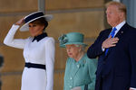 Президент США Дональд Трамп и его супруга Меланья во время встречи с Королевой Елизаветой II в Букингемском дворце в Лондоне, 3 июня 2019 года 