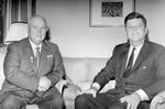 Первый секретарь ЦК КПСС Никита Хрущев и президент США Джон Кеннеди перед обсуждением вопроса о Карибском кризисе в Вене, 1961 год