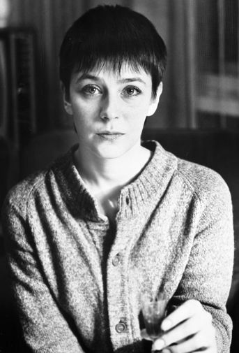 Актриса Елена Сафонова в главной роли в фильме «Зимняя вишня». Режиссер И. Масленников, киностудия «Ленфильм»