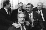 Слева направо: Алексей Парамонов, Никита Симонян, Николай Озеров и Георгий Саркисьянц (на первом плане) и Лев Яшин, 1990 год