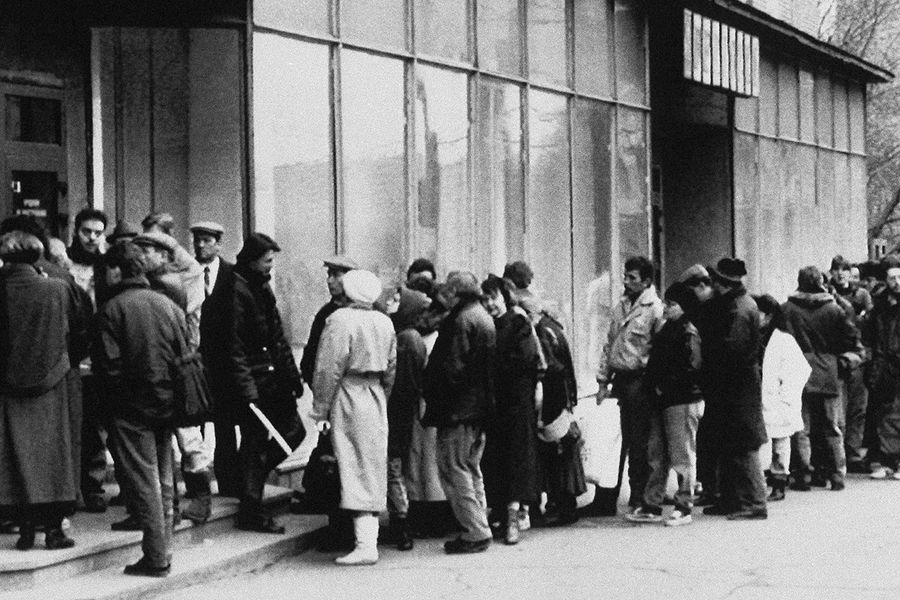 Очередь в&nbsp;продуктовый магазин в&nbsp;Москве, 2&nbsp;апреля 1991&nbsp;года