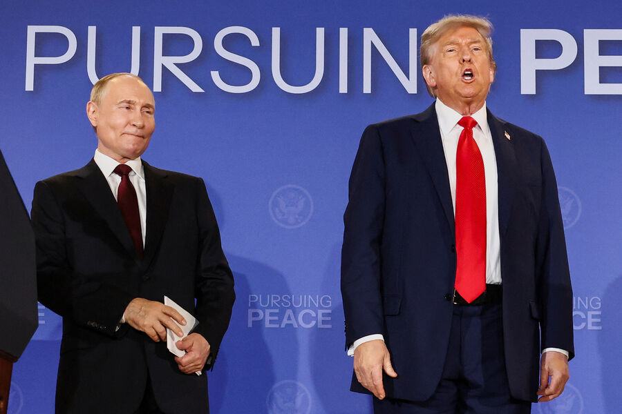 Президент РФ Владимир Путин и президент США Дональд Трамп во время пресс-конференции на&nbsp;военной базе Эльмендорф&nbsp;- Ричардсон на&nbsp;Аляске, 16&nbsp;августа 2025&nbsp;года