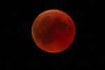 «Красная» луна на Мюнхеном, Германия, 27 июля 2018 года
