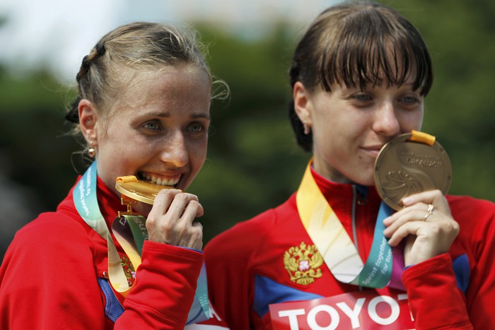 Ольга Каниськина и Анися Кирдяпкина на&nbsp;пъедестале