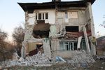 Один из домов, пострадавший от обстрелов