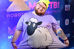 Дмитрий Красилов перед началом концерта «Танцы! Елка! Муз-ТВ!» на сцене Adrenaline Stadium в Москве, 2021 год