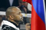 Боксер Рой Джонс-младший, получивший в этом году российское гражданство, потерпел поражение от британца Энцо Маккаринелли в бою, который проходил на арене «ВТБ Ледовый дворец» в Москве