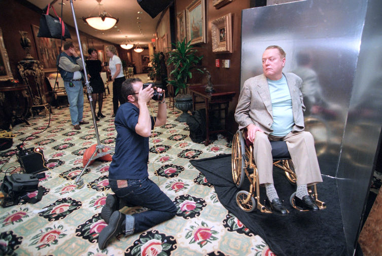Ларри Флинт и корреспондент Esquire во время фотосессии в&nbsp;Беверли-Хиллз, 1999&nbsp;год