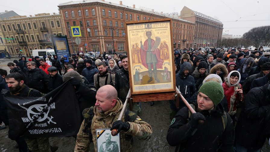 Санкт-Петербург. 19&nbsp;февраля 2017. Участники крестного хода в&nbsp;поддержку передачи Исаакиевского собора Русской православной церкви