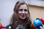 Амнистированная участница группы Pussy Riot Мария Алехина во время встречи с журналистами у здания Комитета против пыток