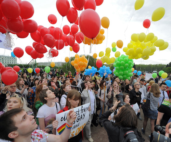 Во время акции ЛГБТ-активистов на&nbsp;Марсовом поле в&nbsp;Санкт-Петербурге