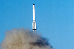 Старт ракеты-носителя «Протон», которая выводит на околоземную орбиту космическую станцию «Мир», 1986 год