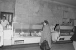 Пустые прилавки магазина в Москве, 2 апреля 1991 года