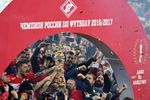 Игроки «Спартака» на церемонии вручения кубка чемпионов России после окончания матча 29-го тура чемпионата России по футболу среди клубов Премьер-лиги между командами ФК «Спартак» (Москва) и ФК «Терек» (Грозный)
