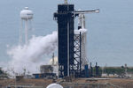 Космический корабль Crew Dragon на стартовой площадке на мысе Канаверал, штат Флорида, США, 27 мая 2020 года