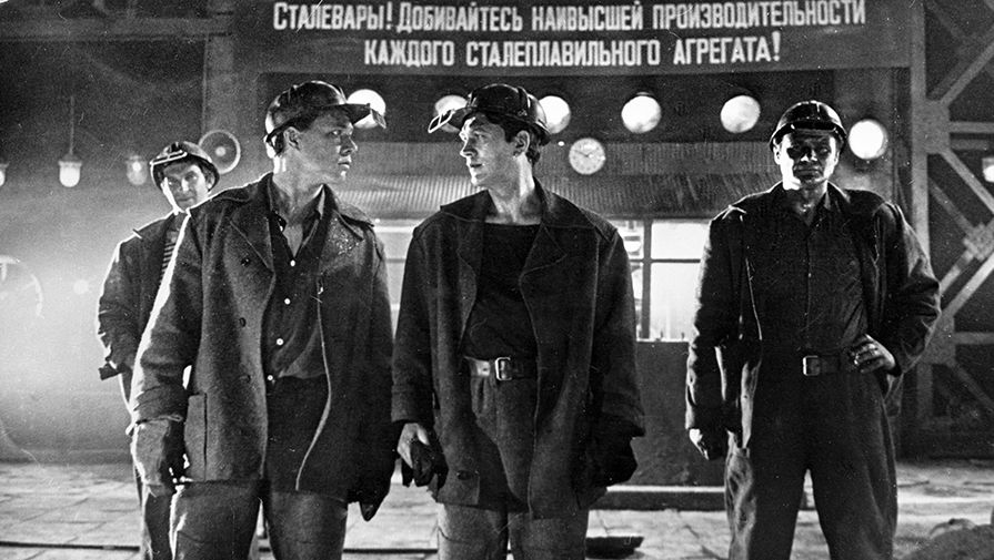 Актеры Игорь Охлупин , Леонид Дьячков и Борис Юрченко в&nbsp;эпизоде из&nbsp;фильма Юлия Карасика &laquo;Самый жаркий месяц&raquo;, 1974 год