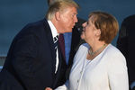 Президент США Дональд Трамп и федеральный канцлер Германии Ангела Меркель на саммите G7, 25 августа 2019 года 